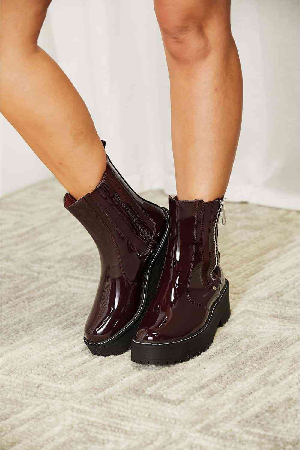 Wine platform boots, sole and tread detail view