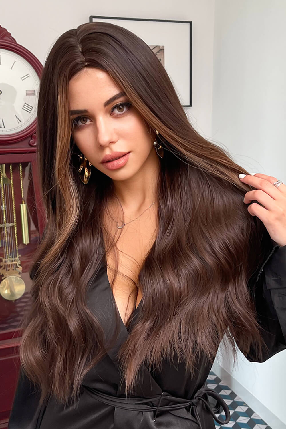 Coffee brown wig crown and parting detail