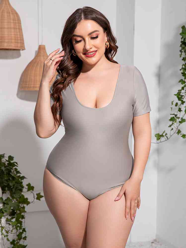 Plus Size Scoop Neck Short Sleeve One-Piece Swimsuit